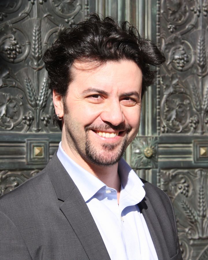 Portrait of Okay Gunes, founder of artxdata